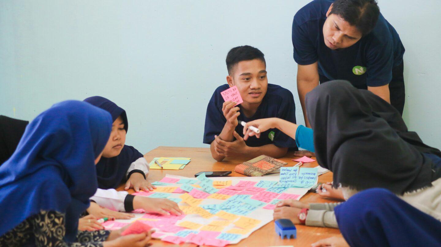 Students working together, photo by Zainul Yasni on Unsplash